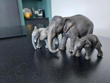 Schleich olifanten beschikbaar voor biedingen
