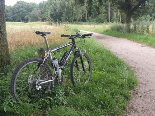 Netjes onderhouden MTB Shimano XT-groep en nieuwe onderdelen, Fietsen en Brommers, Fietsen | Mountainbikes en ATB, Zo goed als nieuw