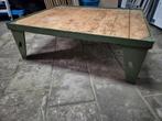 Industrieel vintage houten salontafel met metalen frame, Huis en Inrichting, Tafels | Salontafels, Gebruikt, 100 tot 150 cm, 50 tot 100 cm