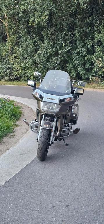 2 Honda goldwing GL1200  beschikbaar voor biedingen
