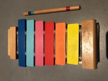 Klokkenspel met houten staven beschikbaar voor biedingen