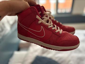 Nike Dunk High First Use University Red | Size 44,5 beschikbaar voor biedingen