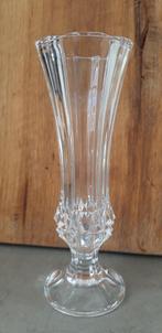 Glazen vaasje met voet 17 cm hoog dik glas intact vintage, Ophalen of Verzenden