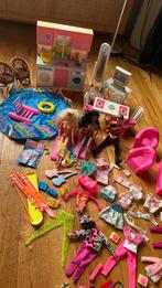 Vintage 3 Barbie’s en waarvan 1 Ken de snowboarder  uit 1994, Verzamelen, Ophalen of Verzenden, Zo goed als nieuw, Kleertjes