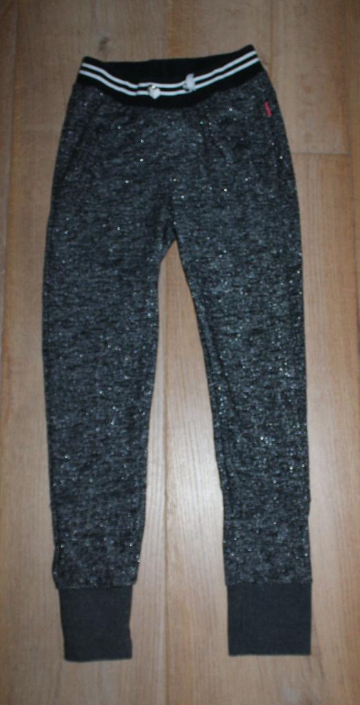 Glitterjoggingbroek van Little Miss Juliette 146, Kinderen en Baby's, Kinderkleding | Maat 146, Gebruikt, Meisje, Broek, Ophalen of Verzenden