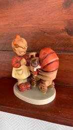 Hummel beeldje Doll Mother Hum 67, Verzamelen, Beelden en Beeldjes, Ophalen of Verzenden, Gebruikt, Hummel