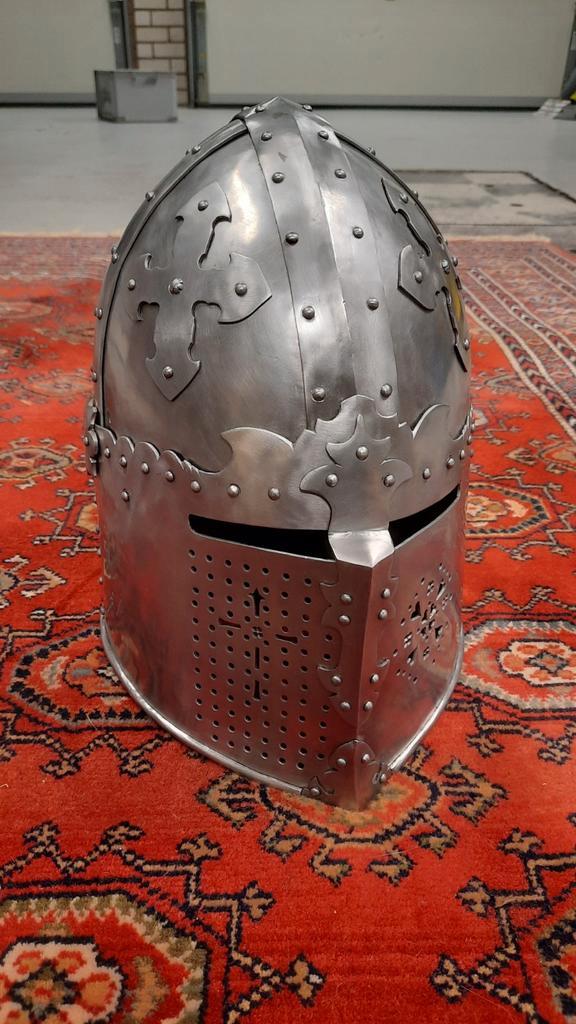 Middeleeuwse Helm Battle ready, Hobby en Vrije tijd, Kostuums, Theaterbenodigdheden en LARP, Nieuw, Ophalen of Verzenden