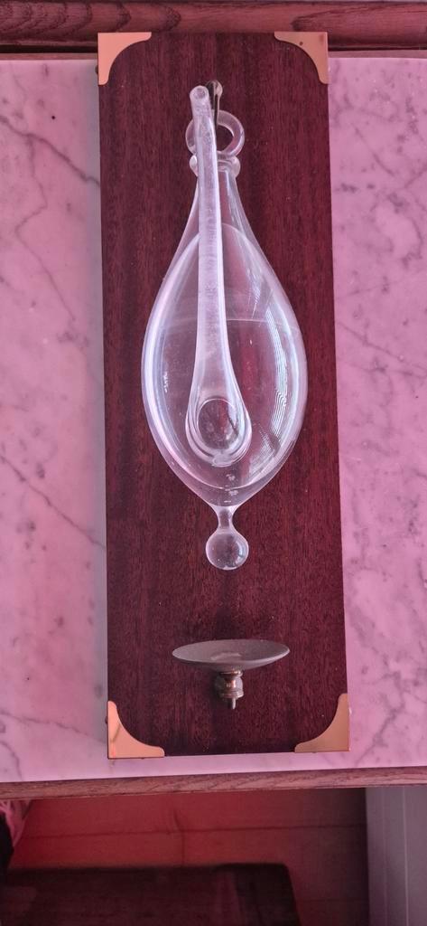 Antieke Stormglas op Houten Plank, Antiek en Kunst, Antiek | Woonaccessoires, Ophalen
