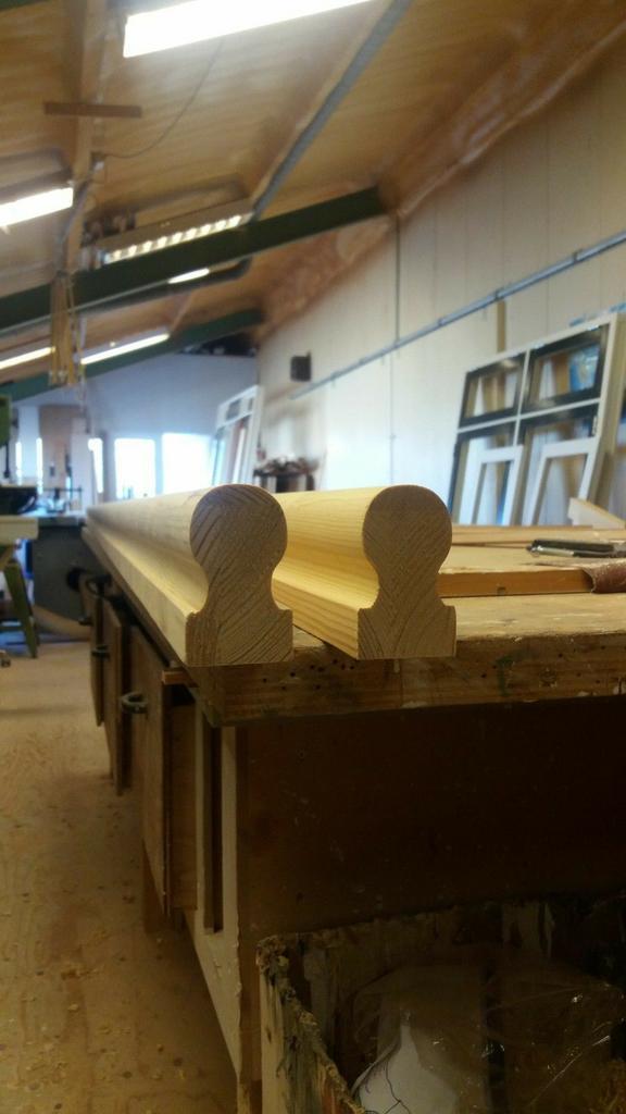 Houten Trapleuning, Doe-het-zelf en Verbouw, Hout en Planken, Ophalen of Verzenden