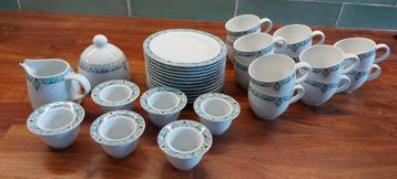 AH servies kop en schotel, suikerpot, melkkannetje, eierdop beschikbaar voor biedingen