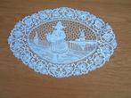 Gaaf ovaal  kantklos kleedje Volendam klederdr. -Boot-molen, Hobby en Vrije tijd, Kantklossen, Ophalen of Verzenden, Zo goed als nieuw