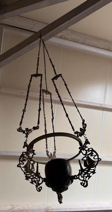 Antieke godslamp hanger beschikbaar voor biedingen