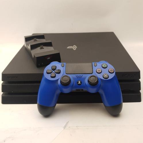 Sony PlayStation 4 Pro 1TB || Controller + oplaadstation, Spelcomputers en Games, Games | Sony PlayStation 4, Zo goed als nieuw