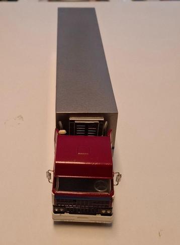 Eigenbouw DAF 3300 trekker met oplegger beschikbaar voor biedingen