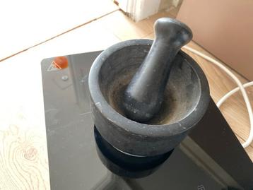 vijzel met stamper beschikbaar voor biedingen