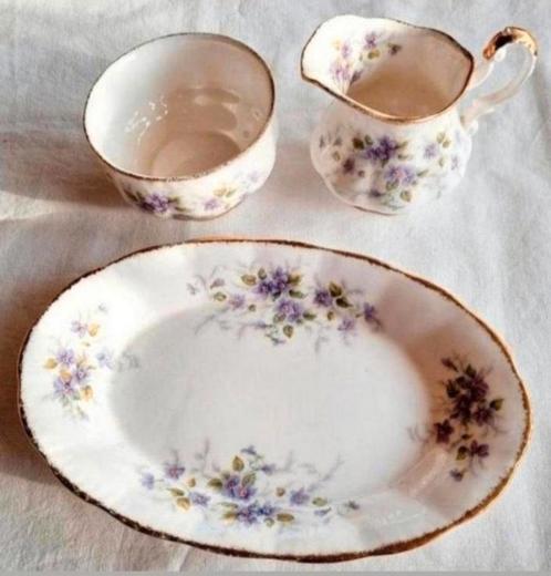 Paragon Malandi England roomstel schaaltje paarse viooltjes, Antiek en Kunst, Antiek | Servies los, Ophalen of Verzenden