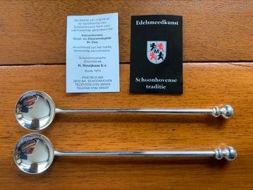 Zilveren lepeltjes beschikbaar voor biedingen