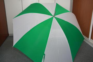 Grote paraplu groen met wit. Nieuw.   beschikbaar voor biedingen