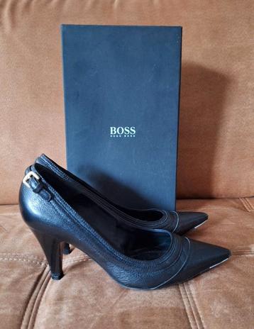 Hugo Boss zwarte pumps beschikbaar voor biedingen