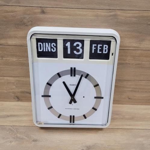 Twemco BQ 20 kalendar klok uit 1985. ( Defect ), Huis en Inrichting, Woonaccessoires | Klokken, Gebruikt, Wandklok, Analoog, Ophalen of Verzenden
