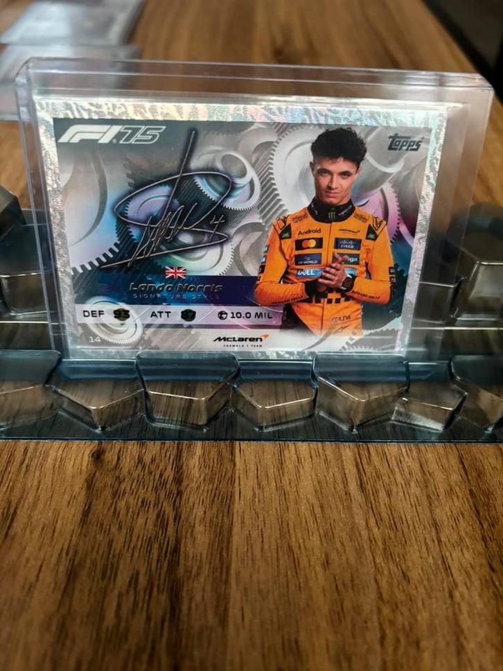 Topps Attax 2025 – Lando Norris kaart (#14) met handtekening, Hobby en Vrije tijd, Stickers en Plaatjes, Zo goed als nieuw, Plaatje