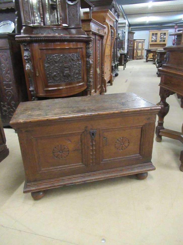 Oer 11543 kleine ANTIEKE 18e eeuwse eiken kist met snijwerk, Antiek en Kunst, Antiek | Overige Antiek, Ophalen