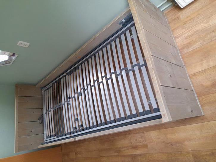Bed met onderlades (ophalen in Rijssen), Antiek en Kunst, Antiek | Meubels | Bedden, Ophalen
