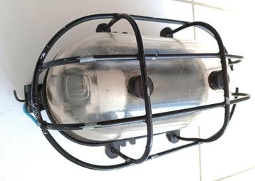 wandlamp/muurlamp /boerderijlamp/kelderlamp/kooilamp beschikbaar voor biedingen