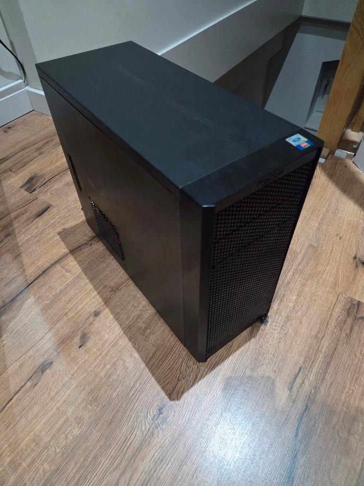 Homeserver / Nas e8400 4GB 2x1TB 1x120gb fractal core 1000, Computers en Software, Desktop Pc's, Gebruikt, 3 tot 4 Ghz, HDD, SSD