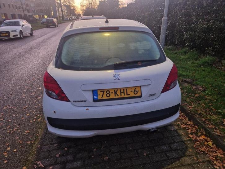 Peugeot 207 1.6 VTI 16V 3DRS 2010 Wit, Auto's, Peugeot, Particulier, ABS, Airconditioning, Alarm, Bluetooth, Boordcomputer, Centrale vergrendeling