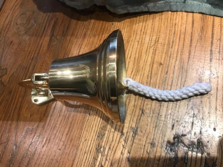 leuke koperen scheepsbel met wandsteun, Antiek en Kunst, Curiosa en Brocante, Ophalen of Verzenden