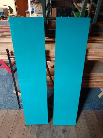 2 IKEA Planken: Lack, met Blinde Ophanging