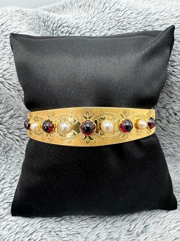 14 kt. geelgouden armband bezet met parels en robijnen beschikbaar voor biedingen