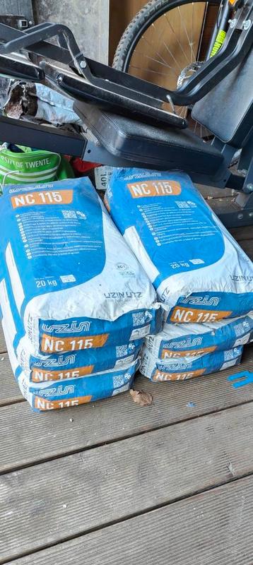 6 zakken Uzin NC 115 egaline – 20 kg – vezelversterkt gips beschikbaar voor biedingen