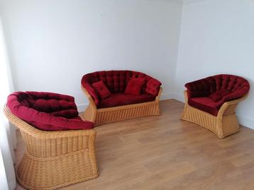 Rotan Zithoek met Bordeauxrode Kussens - Bank & Fauteuils beschikbaar voor biedingen