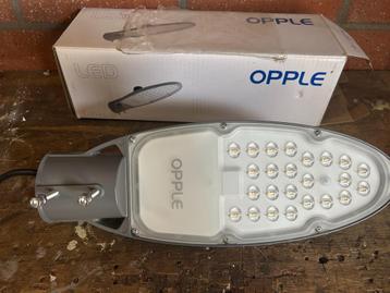 led straat /erf  manege bak lamp  (opple ) beschikbaar voor biedingen