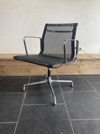 4 Vitra Eames EA 107, chroom, zwart netweave., Gebruikt, Zwart, Design, Ophalen of Verzenden
