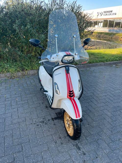 Vespa sprint racing sixties 2021, Fietsen en Brommers, Scooters | Vespa, Zo goed als nieuw, Benzine, Ophalen