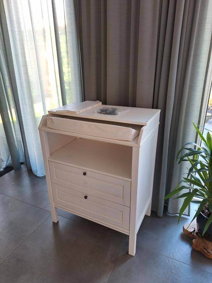 Commode sundvik Ikea incl. aankleedkussen, Kinderen en Baby's, Kinderkamer | Commodes en Kasten, Zo goed als nieuw, 90 tot 105 cm