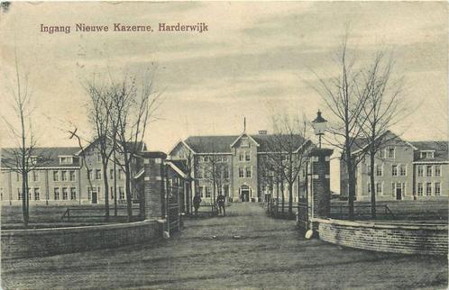 (388-292-013) Harderwijk Ingang Nieuwe Kazerne, Verzamelen, Ansichtkaarten | Nederland, Gelderland, Verzenden