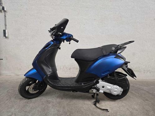 Piaggio - Bromscooter - Zip - 4T 45km uitvoering fdz66z, Fietsen en Brommers, Scooters | Piaggio, Gebruikt, Zip
