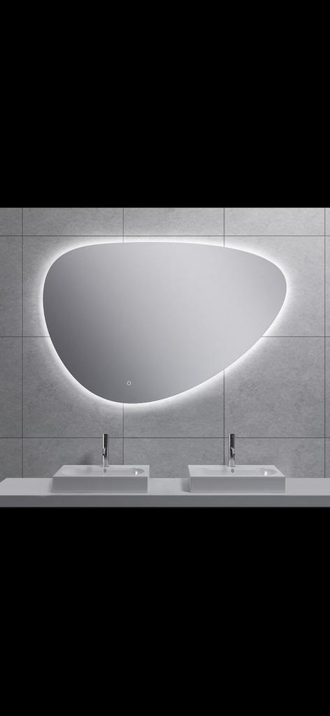 Nieuwe Wiesbaden Spiegel Peer Vorm LED Dimbaar Kleur Wit, Huis en Inrichting, Woonaccessoires | Spiegels, Nieuw, 100 tot 125 cm