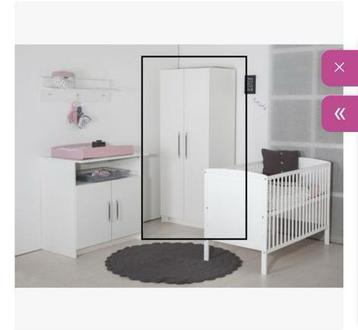 Kledingkast babykamer nieuw in doos beschikbaar voor biedingen