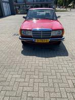 Mercedes-Benz 200-Serie 2.3 230 E 1982 Rood, Auto's, Voorwielaandrijving, Centrale vergrendeling, Beige, 715 kg