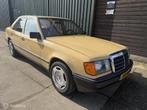 Mercedes-Benz W124 250 D 1e eigenaar APK 2028, Auto's, 94 pk, 2497 cc, Beige, Mercedes-Benz