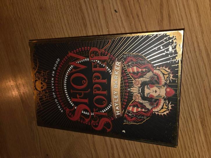 Hayley Barker - Showstopper, Boeken, Kinderboeken | Jeugd | 13 jaar en ouder, Zo goed als nieuw, Ophalen of Verzenden