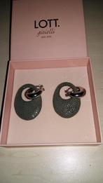 Oorbellen Lott, Sieraden, Tassen en Uiterlijk, Oorbellen, Hangers, Ophalen of Verzenden, Zo goed als nieuw, Grijs