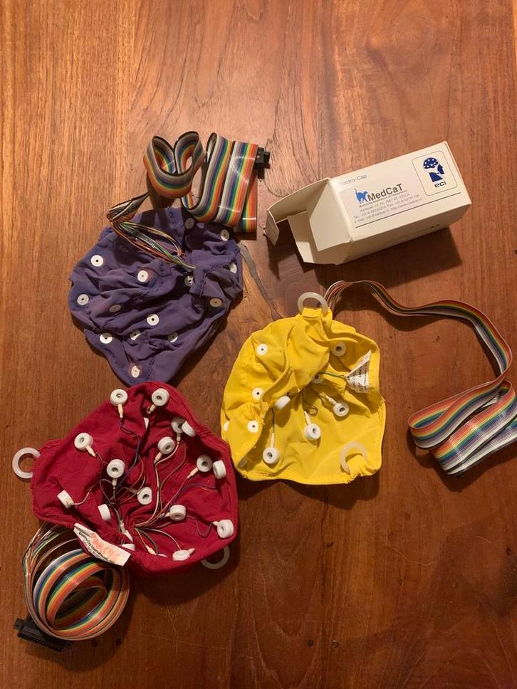 3 Electrocap MedCat L,M,S en 18 ECG electrodes., Diensten en Vakmensen, Welzijn | Therapeuten, Overige therapie