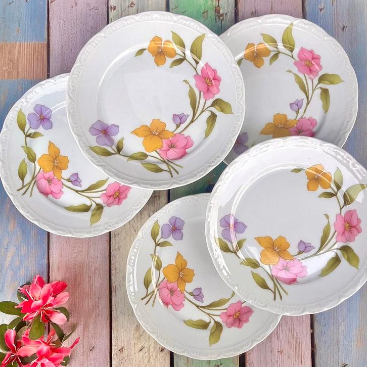 Ontbijtbordjes met pastel bloemen porselein bordjes bloemen, Huis en Inrichting, Keuken | Servies, Gebruikt, Bord(en), Overige stijlen