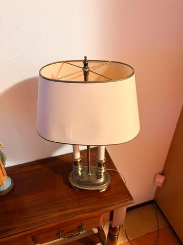 Tafellamp met klassieke uitstraling beschikbaar voor biedingen